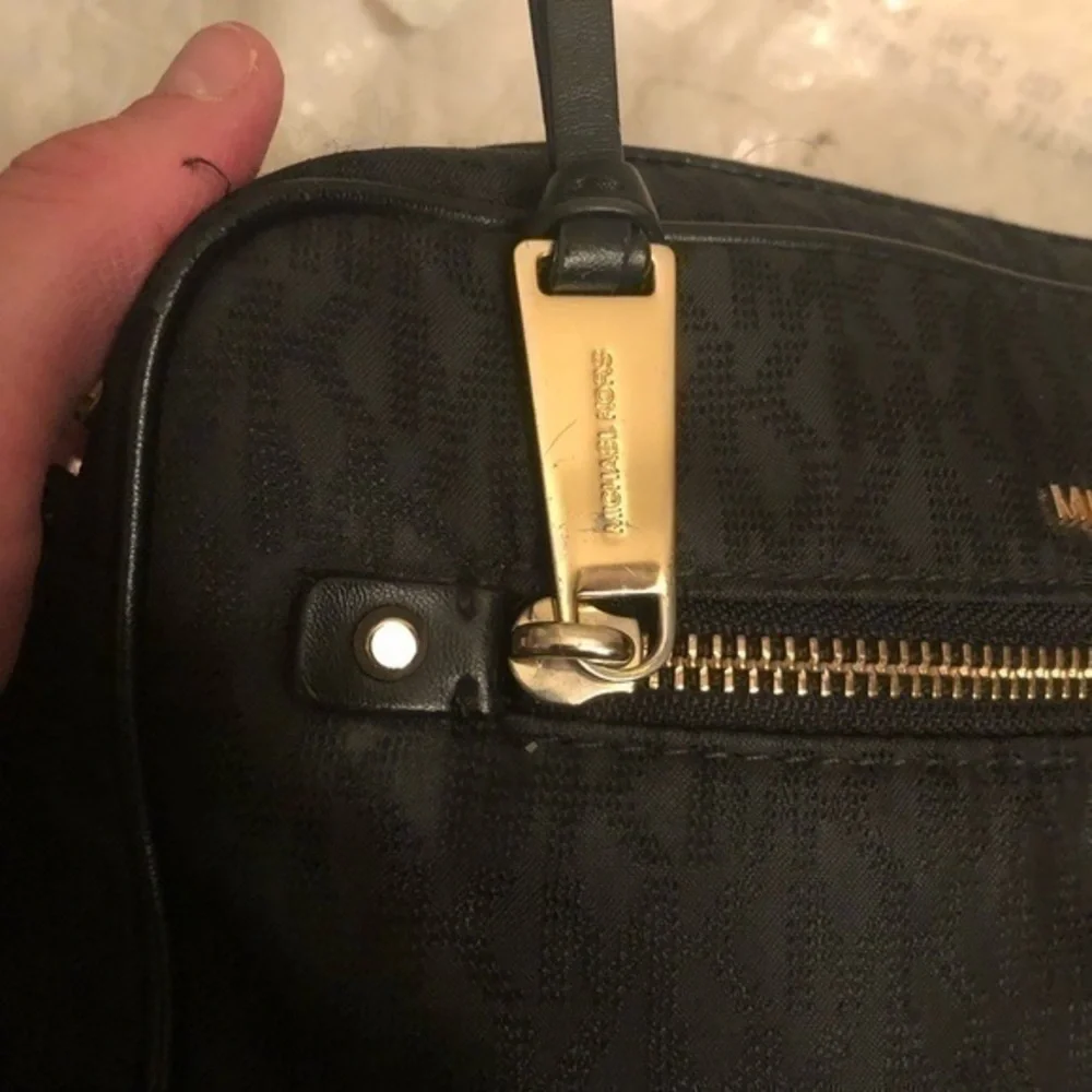 Michael kors signature mk messenger crossbody bag